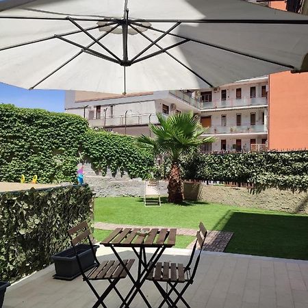 Appartamento Incantevole Con Parcheggio E Giardino Catânia Exterior foto